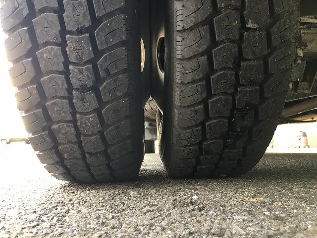 いすゞ エルフ BKG-NLR85AR(2WD)の写真44