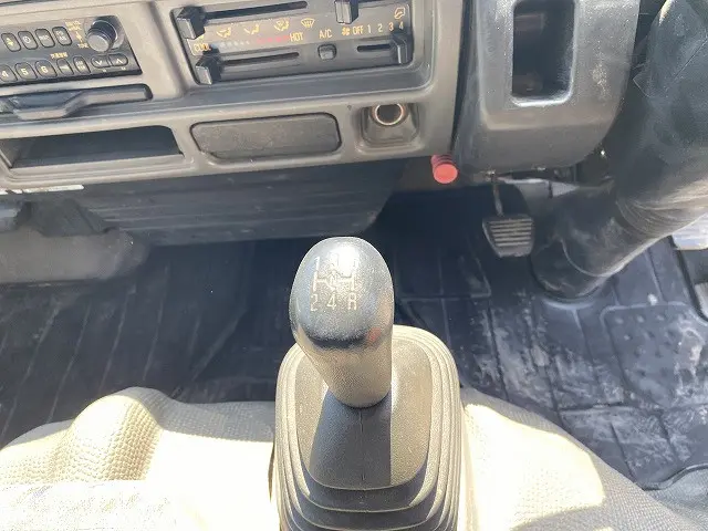 いすゞ エルフ KR-NHR69E(2WD)の写真27