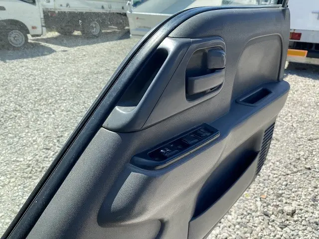 いすゞ エルフ KR-NHR69E(2WD)の写真30