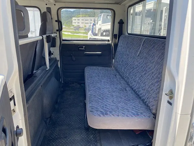 いすゞ エルフ KR-NHR69E(2WD)の写真33