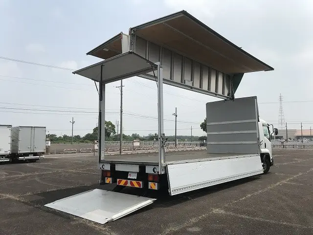 いすゞ フォワード 2RG-FRR90T2(2WD)の写真3