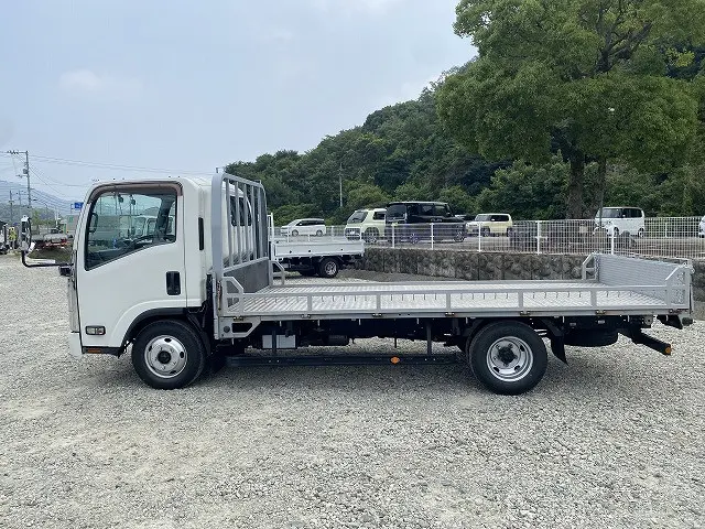 いすゞ エルフ 2RG-NNR88AR(2WD)の写真4