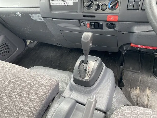 いすゞ エルフ 2RG-NNR88AR(2WD)の写真37