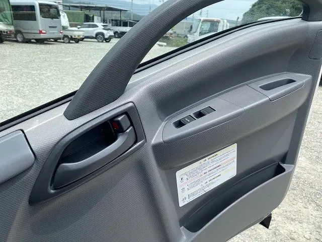 いすゞ エルフ 2RG-NNR88AR(2WD)の写真40