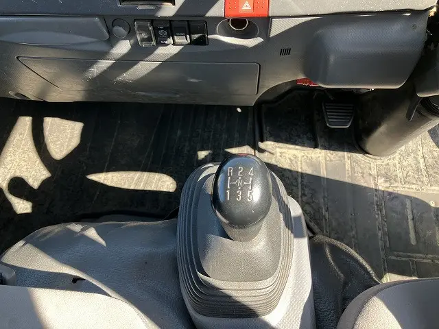 いすゞ エルフ TRG-NLR85AR(2WD)の写真42