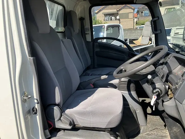 いすゞ エルフ TRG-NLR85AR(2WD)の写真43