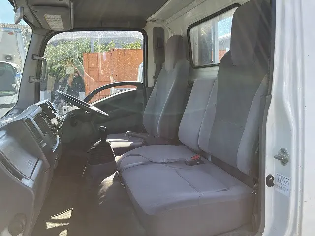 いすゞ エルフ TRG-NLR85AR(2WD)の写真44