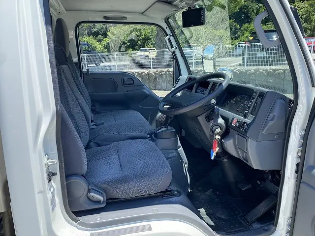 いすゞ エルフ TRG-NJR85AN(2WD)の写真30