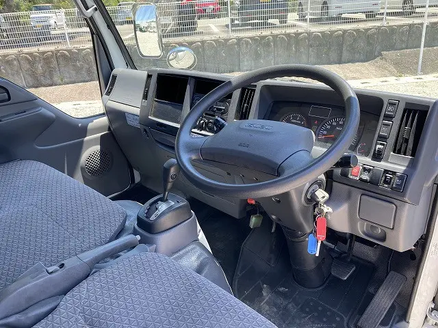 いすゞ エルフ TRG-NJR85AN(2WD)の写真32