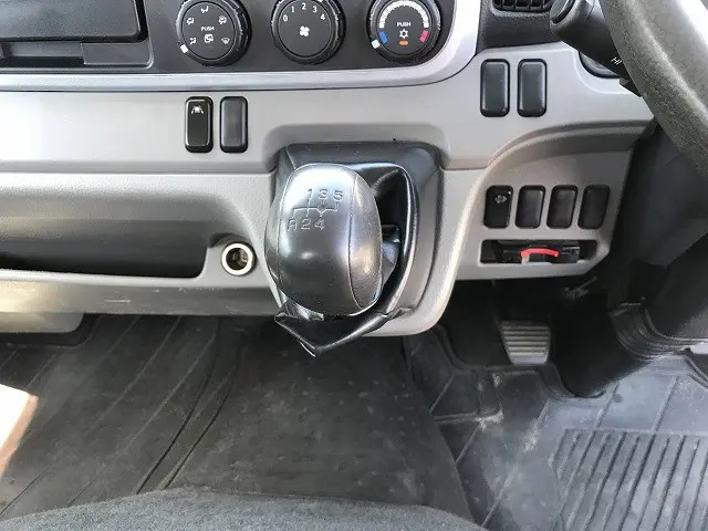 三菱 キャンターガッツ TPG-FEA50(2WD)の写真42