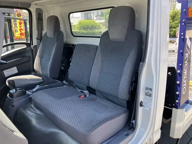 いすゞ エルフ 2RG-NPR88AN(2WD)の写真46