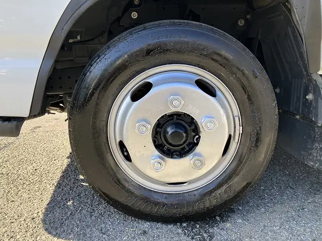 いすゞ エルフ 2RG-NJR88A(2WD)の写真20