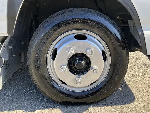 いすゞ エルフ 2RG-NJR88A(2WD)の写真22