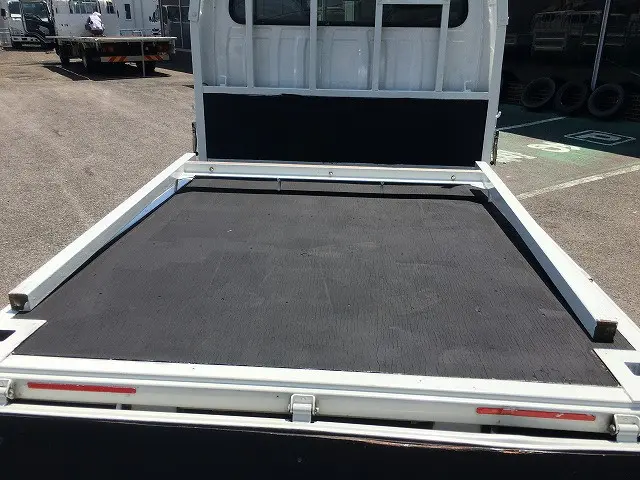 いすゞ エルフ 2RG-NJR88A(2WD)の写真23