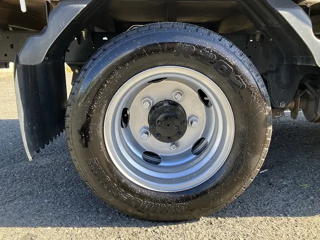 いすゞ エルフ 2RG-NJR88A(2WD)の写真24