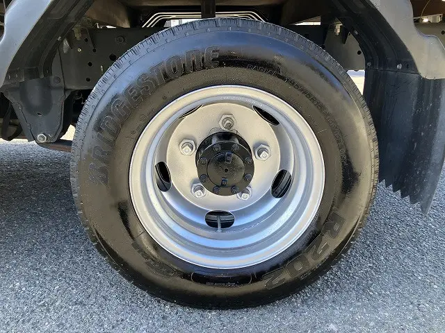 いすゞ エルフ 2RG-NJR88A(2WD)の写真26