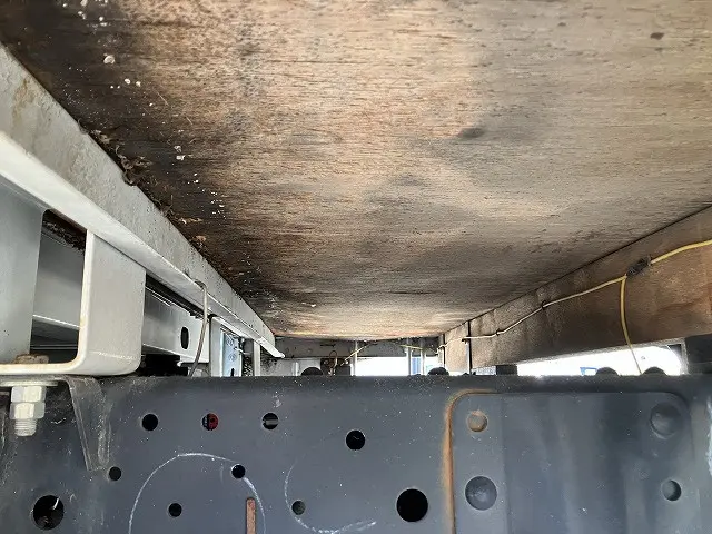 いすゞ エルフ 2RG-NJR88A(2WD)の写真30