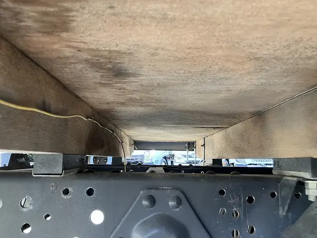 いすゞ エルフ 2RG-NJR88A(2WD)の写真32