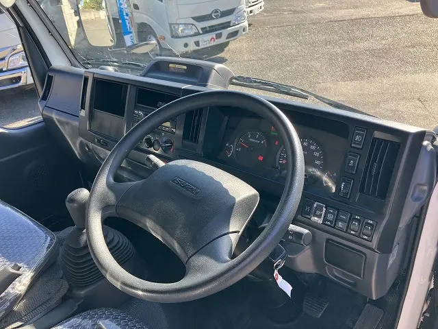 いすゞ エルフ 2RG-NJR88A(2WD)の写真34