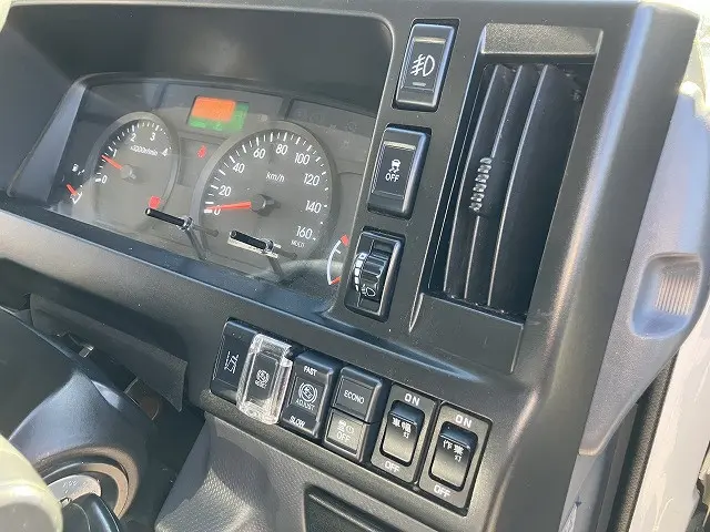 いすゞ エルフ 2RG-NJR88A(2WD)の写真35