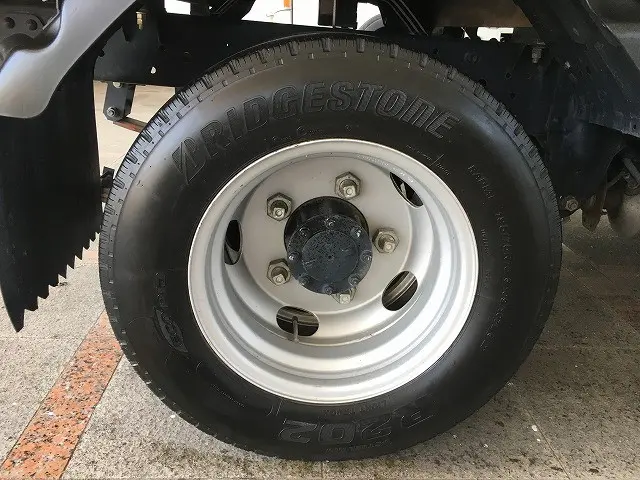 いすゞ エルフ 2RG-NJR88A(2WD)の写真37