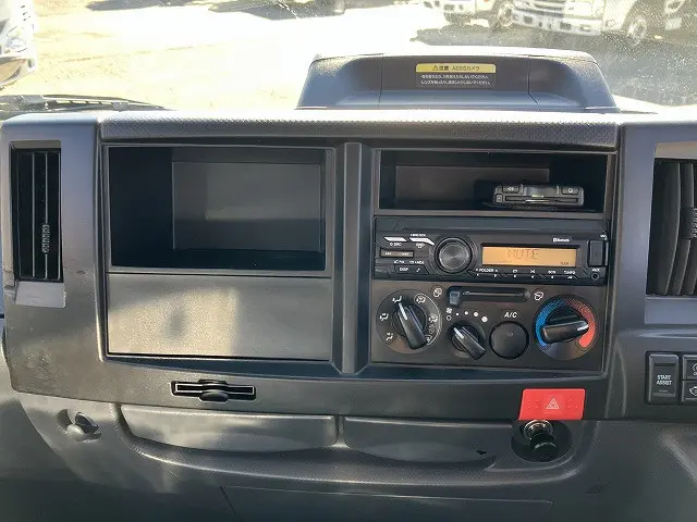 いすゞ エルフ 2RG-NJR88A(2WD)の写真37