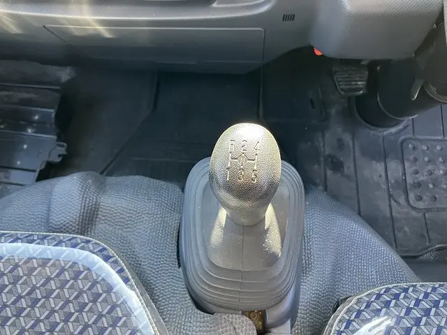 いすゞ エルフ 2RG-NJR88A(2WD)の写真39