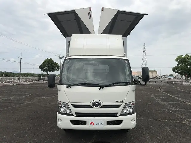 トヨタ ダイナ TDG-XZU722(2WD)の写真2