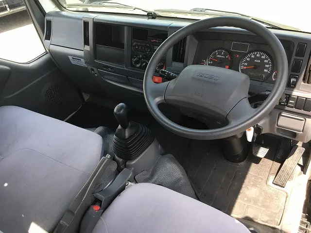 いすゞ エルフ TPG-NJS85A(4WD)の写真43