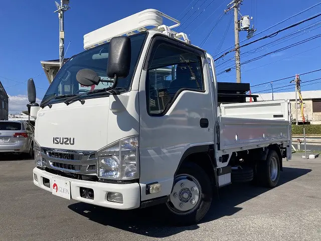 いすゞ エルフ 2RG-NJR88A(2WD)の写真1