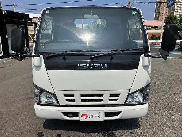 いすゞ エルフ PB-NKR81A(2WD)の写真2