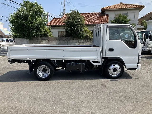 いすゞ エルフ PB-NKR81A(2WD)の写真5