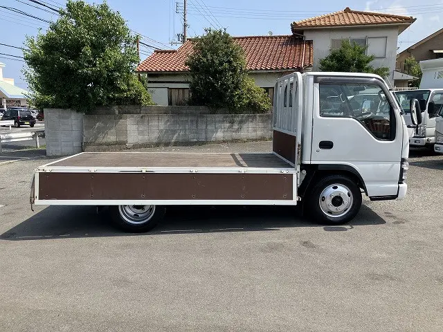 いすゞ エルフ PB-NKR81A(2WD)の写真12