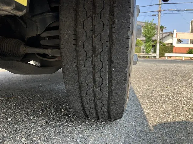 いすゞ エルフ PB-NKR81A(2WD)の写真19