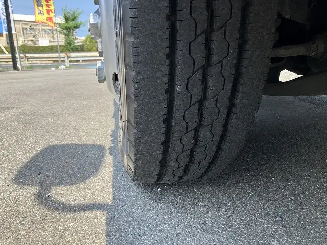 いすゞ エルフ PB-NKR81A(2WD)の写真20