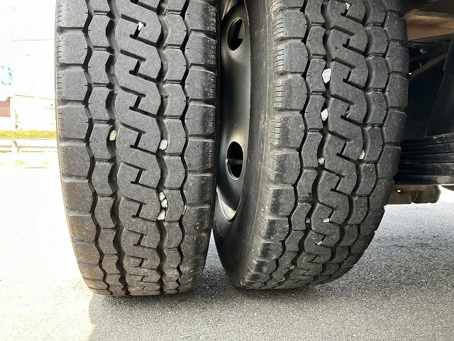 いすゞ エルフ PB-NKR81A(2WD)の写真21