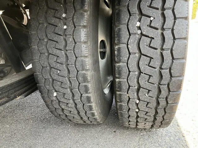 いすゞ エルフ PB-NKR81A(2WD)の写真22