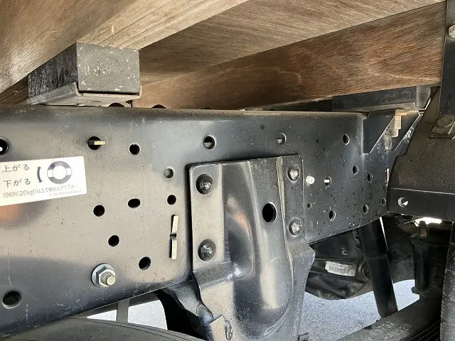 いすゞ エルフ PB-NKR81A(2WD)の写真24