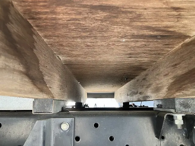 いすゞ エルフ PB-NKR81A(2WD)の写真25