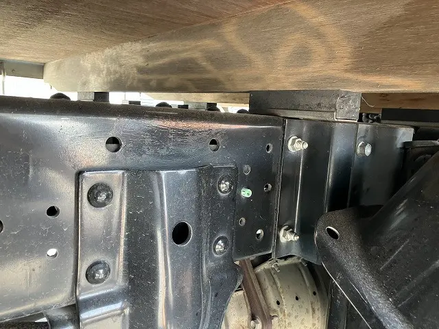 いすゞ エルフ PB-NKR81A(2WD)の写真26