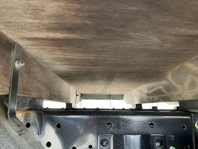 いすゞ エルフ PB-NKR81A(2WD)の写真27