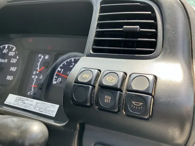 いすゞ エルフ PB-NKR81A(2WD)の写真29