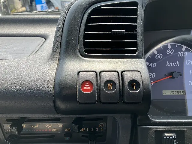 いすゞ エルフ PB-NKR81A(2WD)の写真32