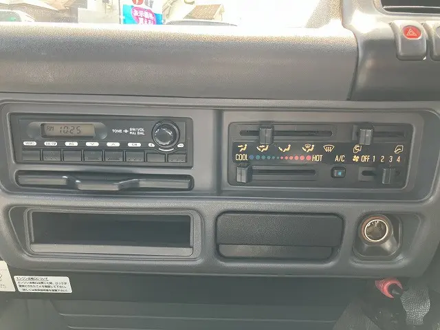 いすゞ エルフ PB-NKR81A(2WD)の写真33