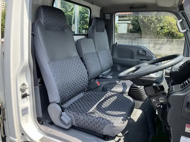 いすゞ エルフ PB-NKR81A(2WD)の写真36