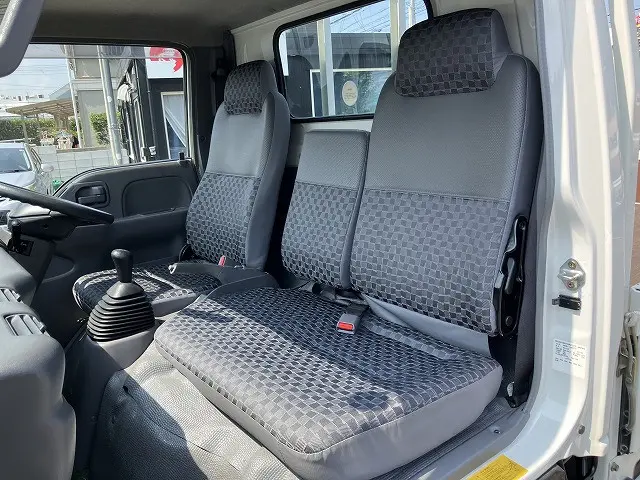 いすゞ エルフ PB-NKR81A(2WD)の写真37