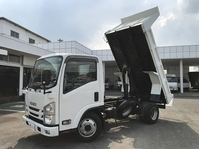 いすゞ エルフ TPG-NMR85N(2WD)の写真1