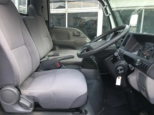 いすゞ エルフ TKG-NJS85A(2WD)の写真39