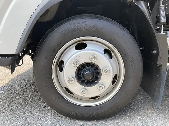 いすゞ エルフ 2RG-NPR88AN(2WD)の写真22