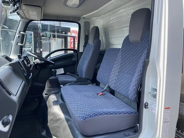 いすゞ エルフ 2RG-NPR88AN(2WD)の写真30